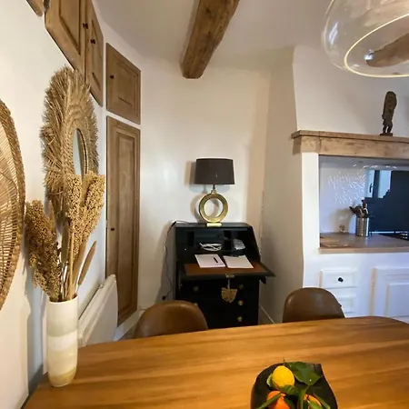 06m - Old Beautiful Duplex Terrace With Sea View *