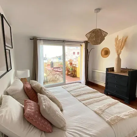 06m - Old Beautiful Duplex Terrace With Sea View