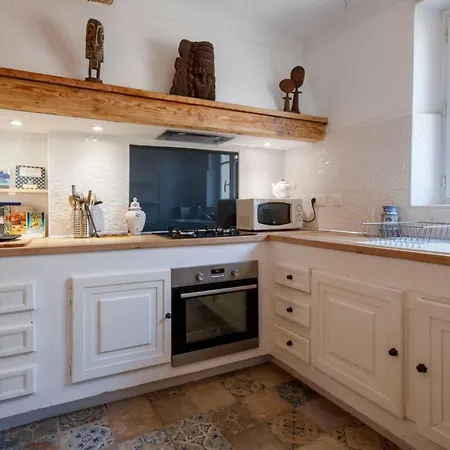 06m - Old Beautiful Duplex Terrace With Sea View